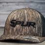 SPUR TEXT SNAPBACK STITCH